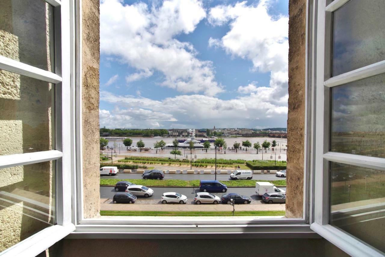 Le Port De La Lune - Vue Panoramique Sur Les Quais Bordeaux Exteriör bild